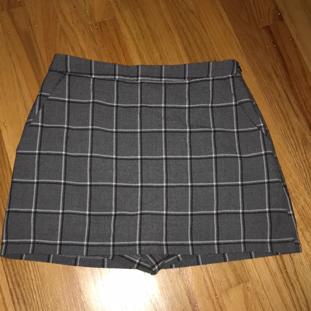 Grey checkered skort
